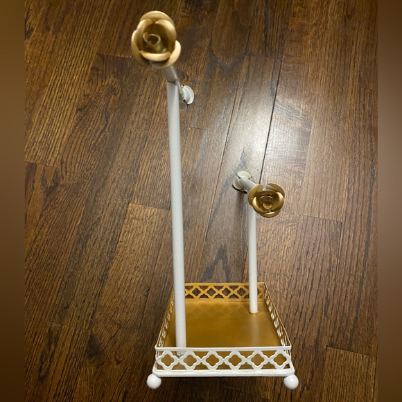 Silver Jewelry Stand with Yellow Base - Picture 3 of 11